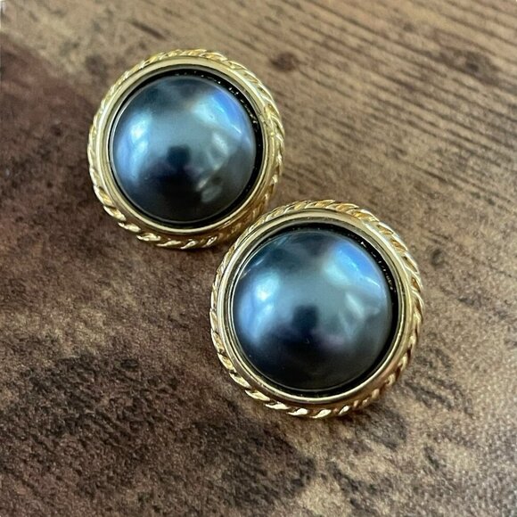 Vintage Carolee Earrings Faux Black Tahitian Pearl Gold Tone Button Clip On - Picture 3 of 7